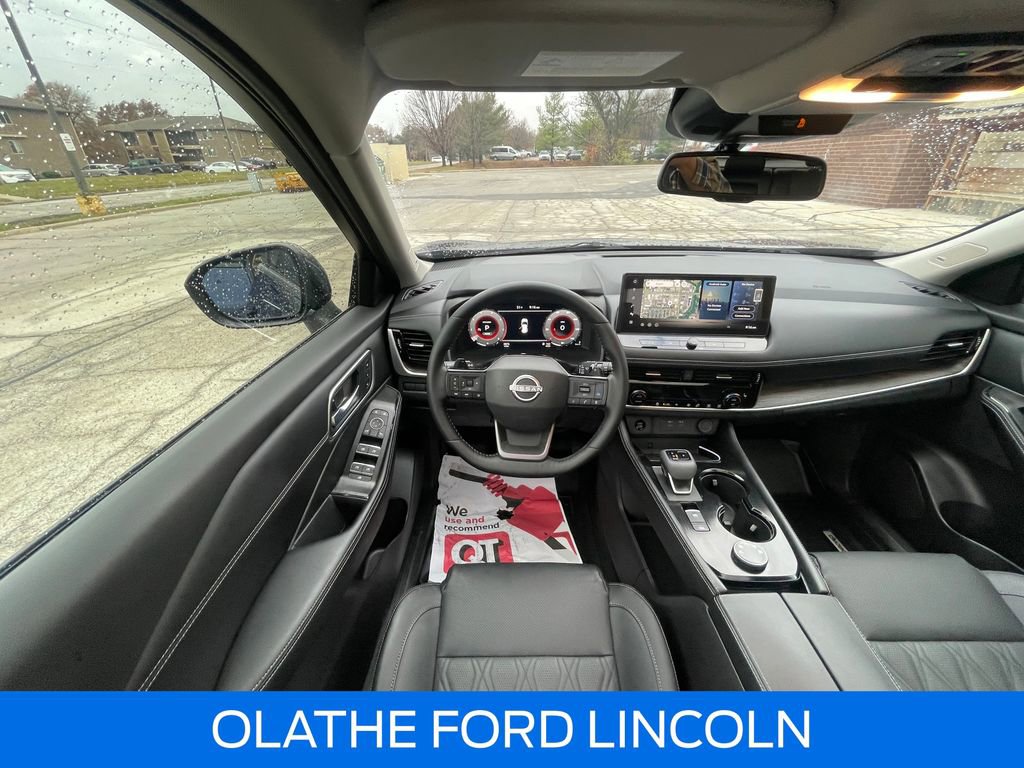 Used 2025 Nissan Rogue Platinum image 25