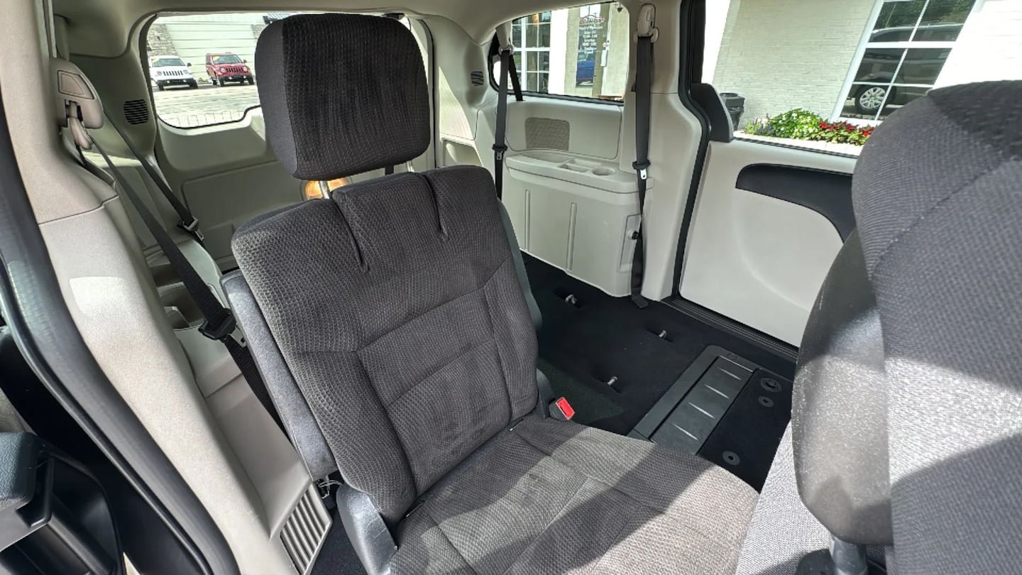 Used 2019 Dodge Grand Caravan SE w/ UConnect Hands-Free Group FWD image 26