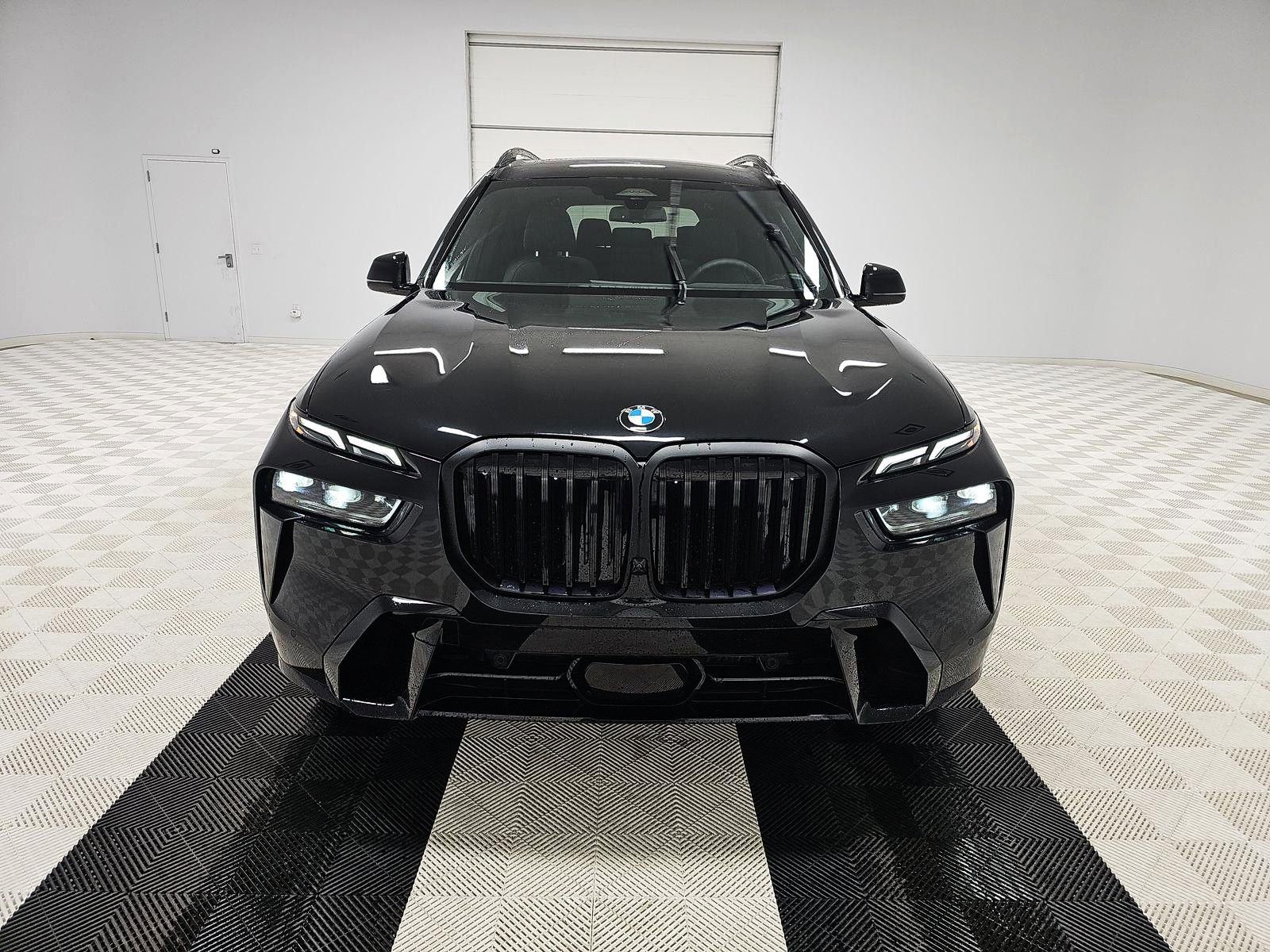 Used 2025 BMW X7 xDrive40i w/ M Sport Package AWD/4WD image 2