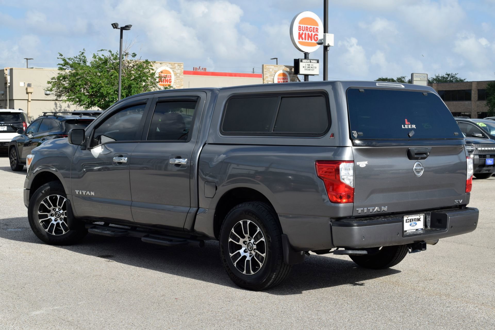 Used 2021 Nissan Titan SV w/ SV Convenience Package RWD image 4
