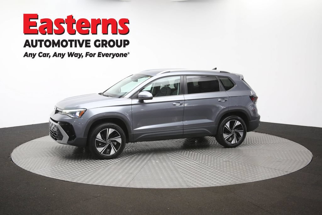 Used 2025 Volkswagen Taos SE AWD/4WD image 56