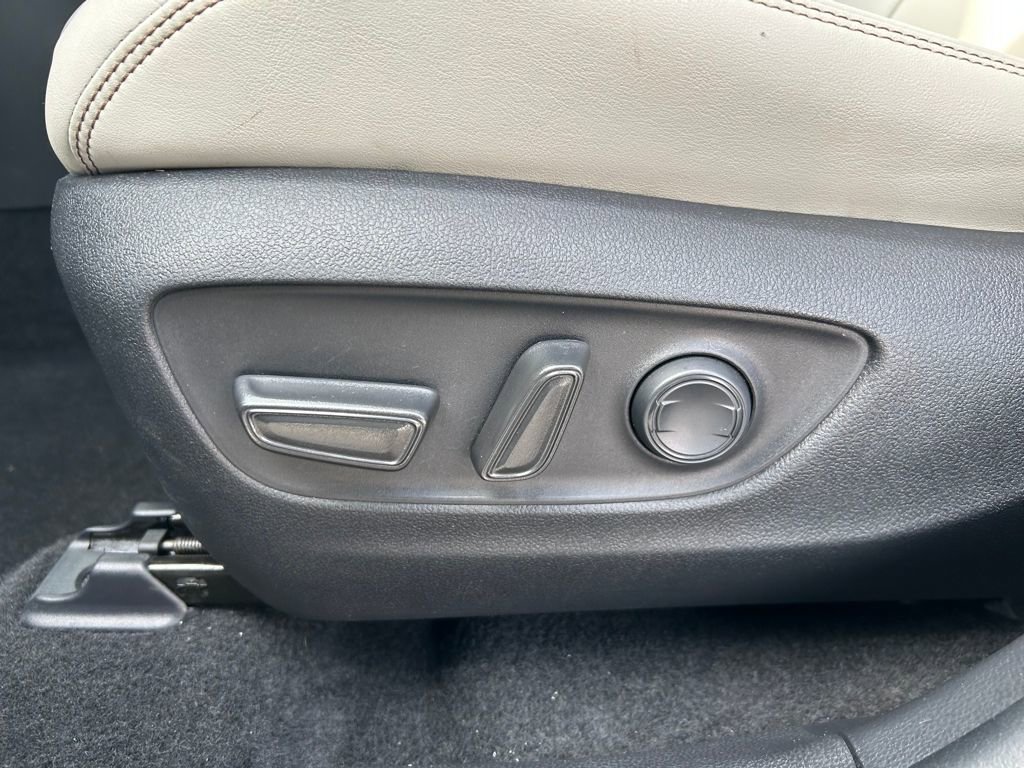 Used 2022 Toyota RAV4 XLE Premium image 21