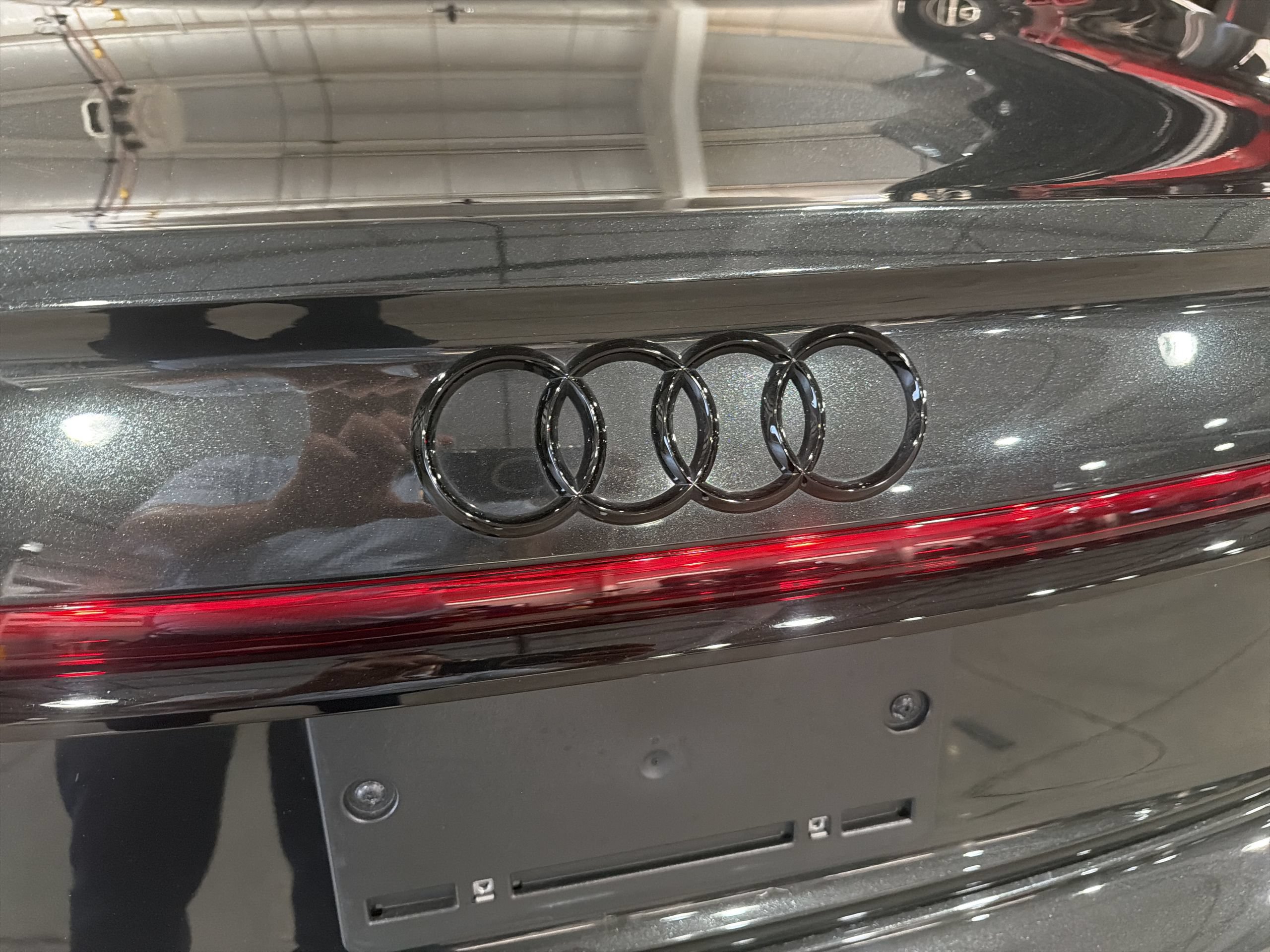 Used 2023 Audi S8 w/ S8 Comfort Plus Package AWD/4WD image 10