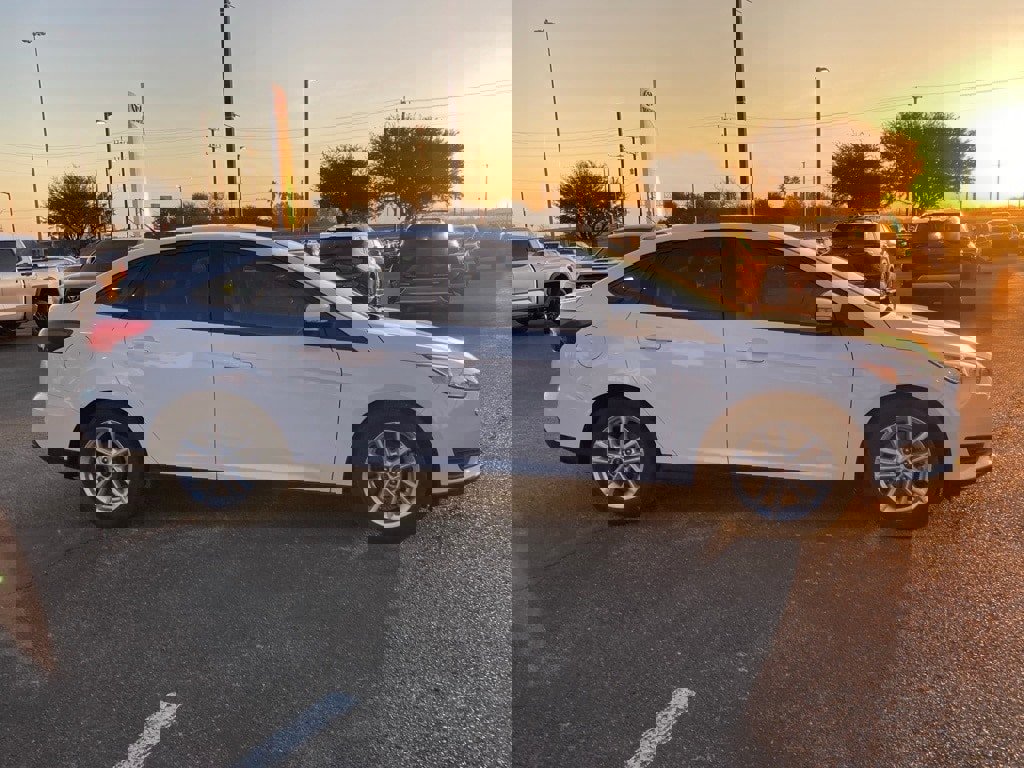 Used 2016 Ford Focus SE image 4