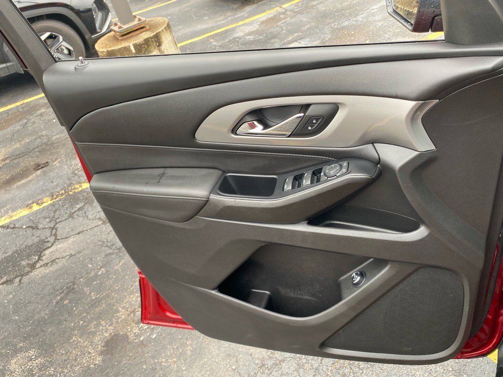 Used 2023 Chevrolet Traverse LT image 22