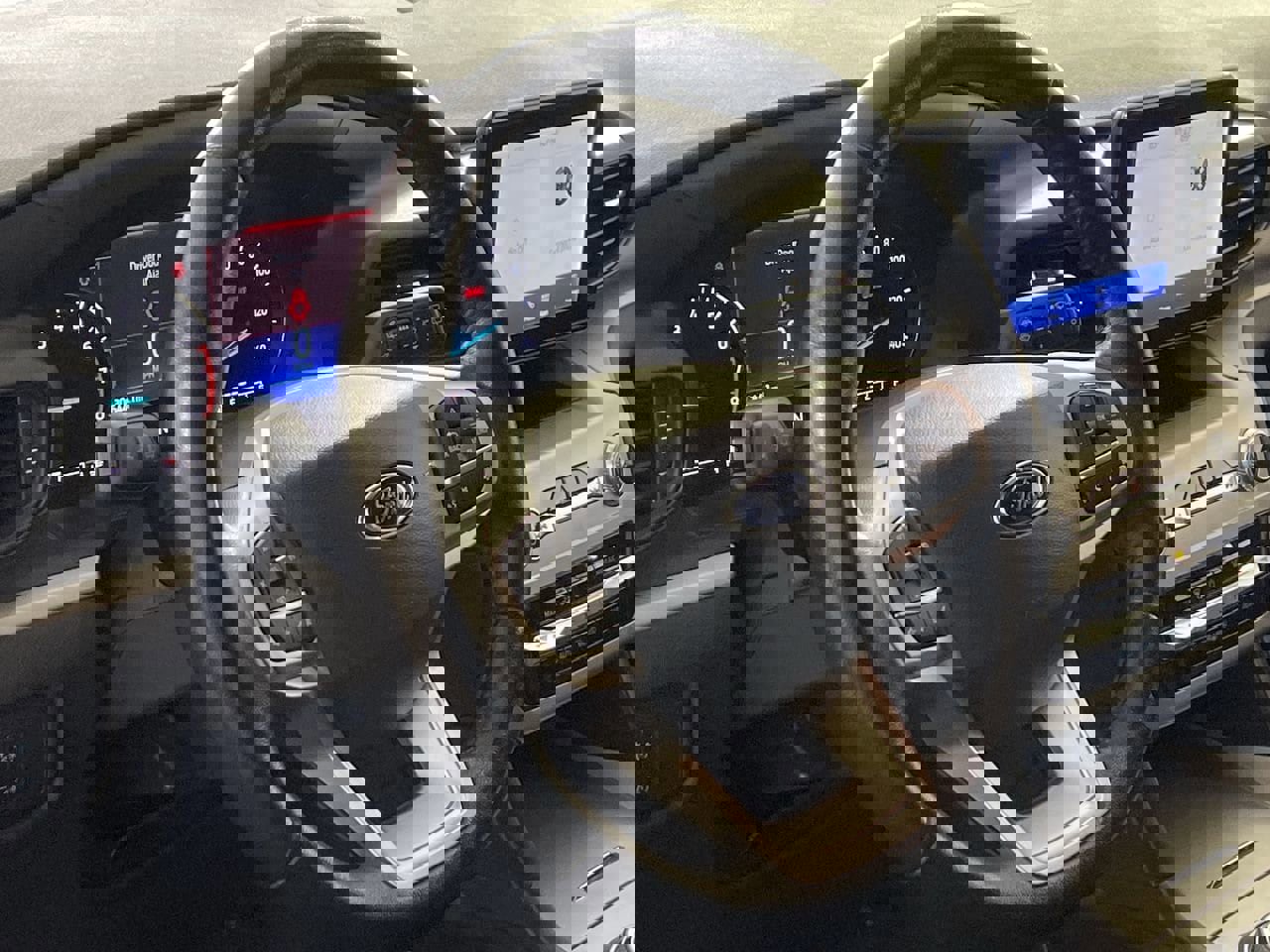 Used 2022 Ford Explorer XLT image 14