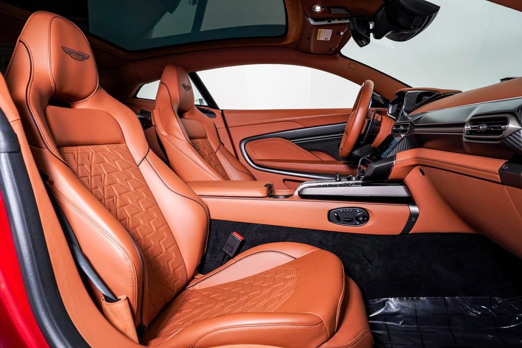 Used 2025 Aston Martin Vanquish RWD image 18