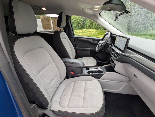 Used 2023 Ford Escape Active w/ Tech Pack #1 AWD/4WD image 11