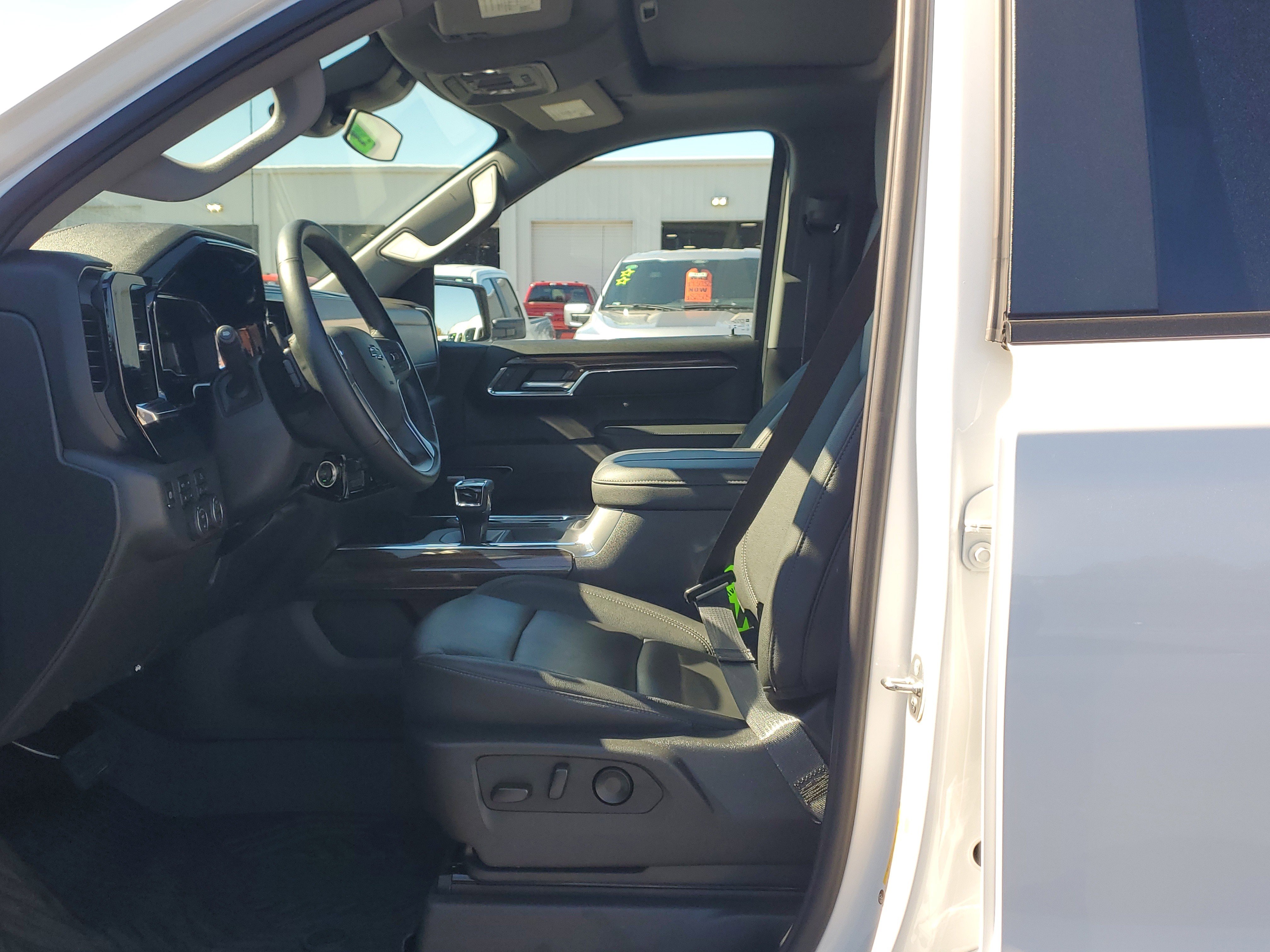 Used 2024 Chevrolet Silverado 1500 LT Trail Boss w/ Convenience Package II image 22