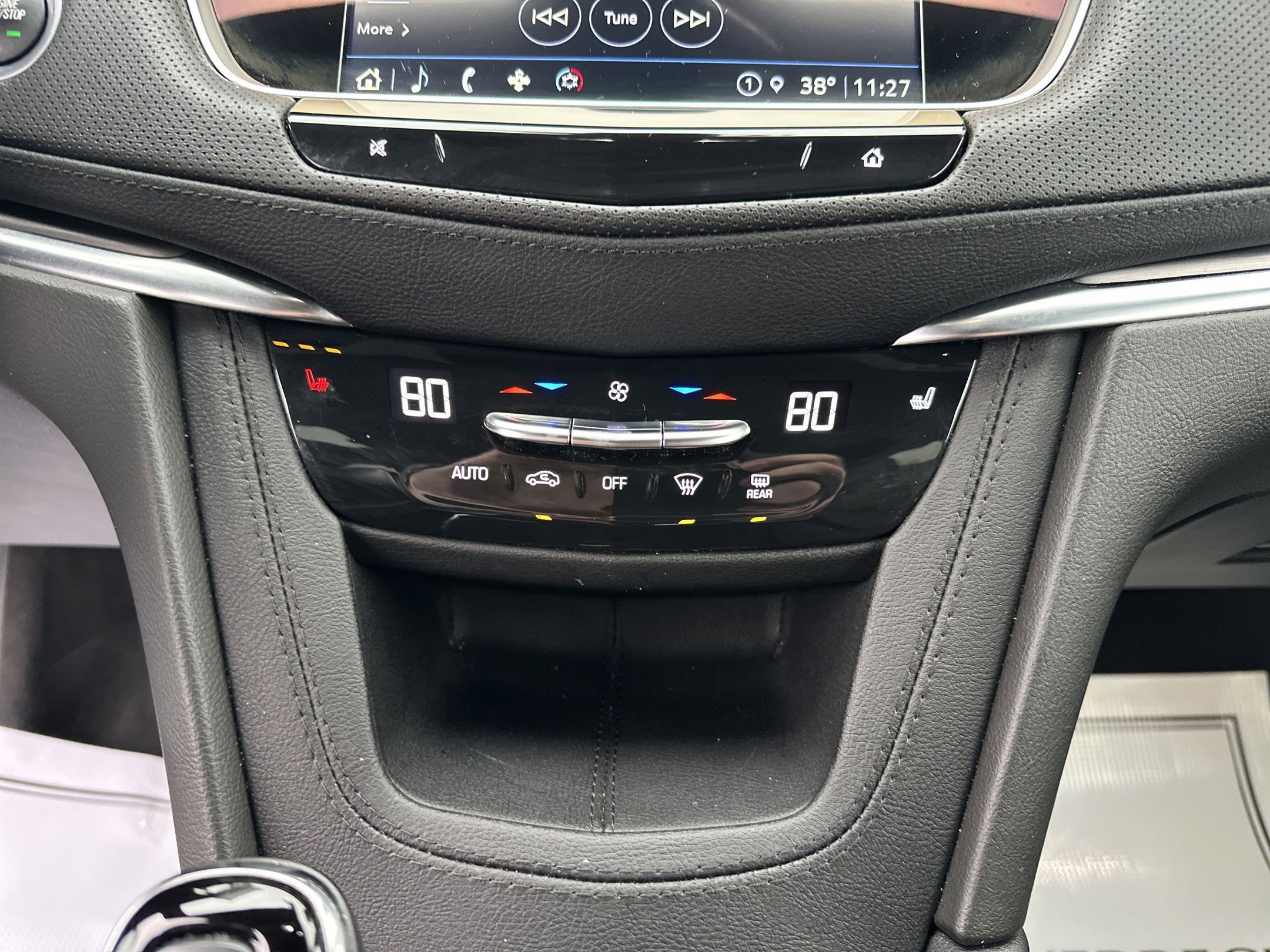 Certified 2024 Cadillac XT5 Luxury w/ LPO, Floor Liner Package image 29