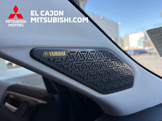 Used 2025 Mitsubishi Outlander AWD image 14