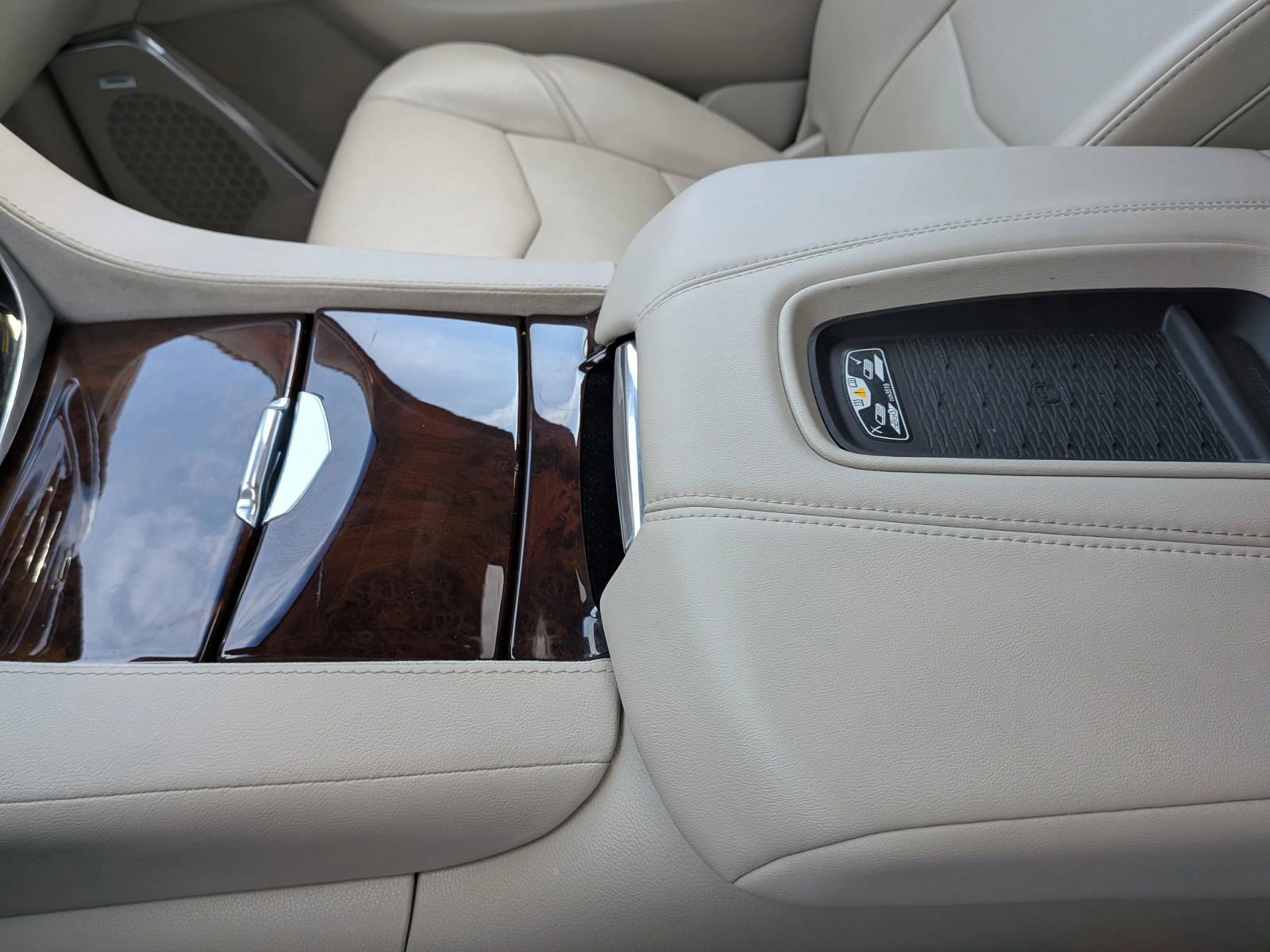 Used 2016 Cadillac Escalade ESV Luxury image 81