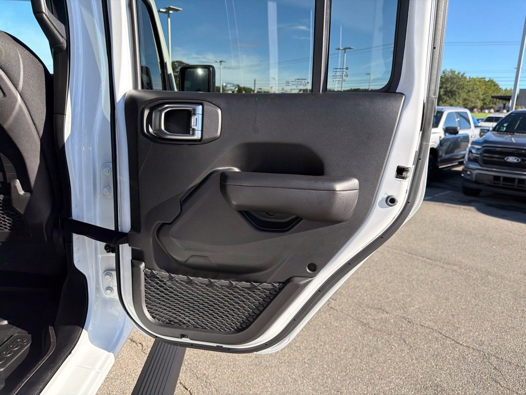 Used 2020 Jeep Gladiator Rubicon w/ Cold Weather Group AWD/4WD image 24