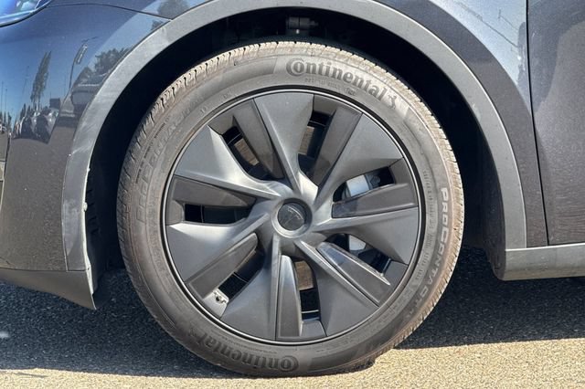Used 2024 Tesla Model Y Long Range AWD/4WD image 34
