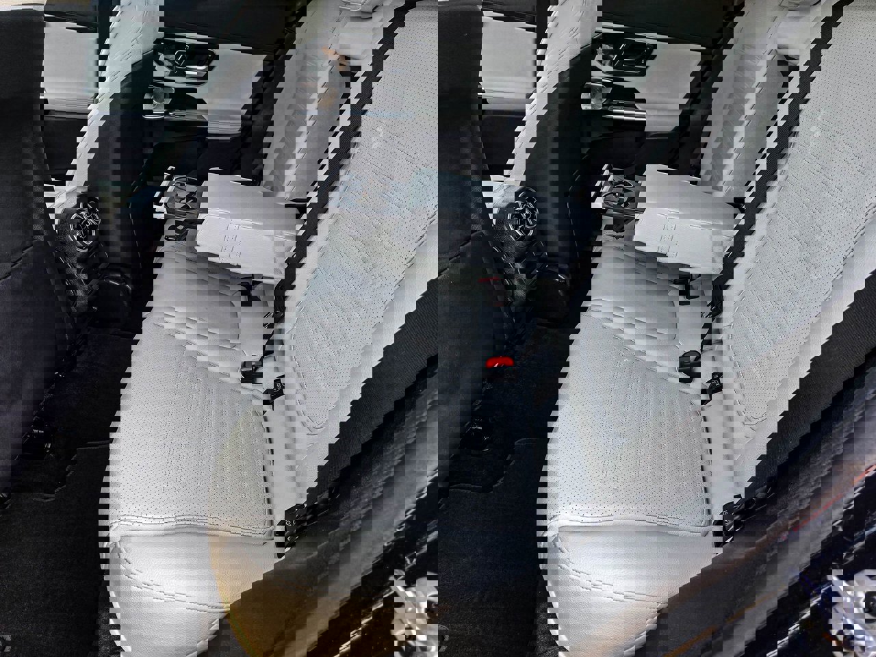 Used 2023 Mercedes-Benz GLC 300 GLC 300 image 28