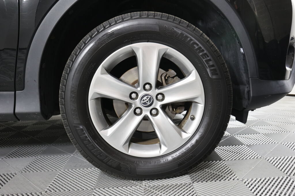 Used 2015 Toyota RAV4 XLE AWD/4WD image 6