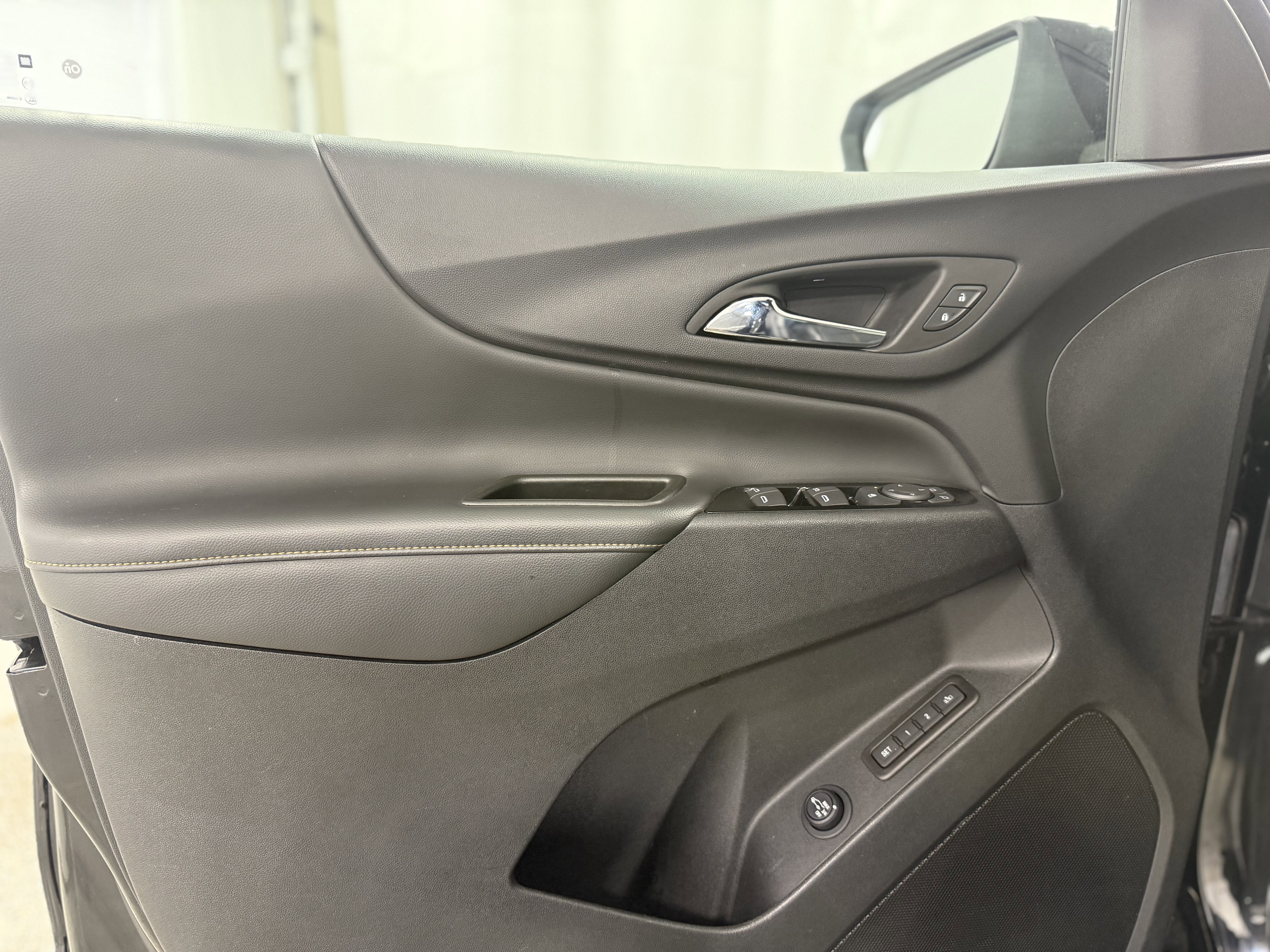 Certified 2023 Chevrolet Equinox Premier image 12