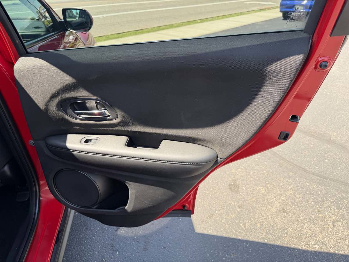 Used 2018 Honda HR-V LX image 17
