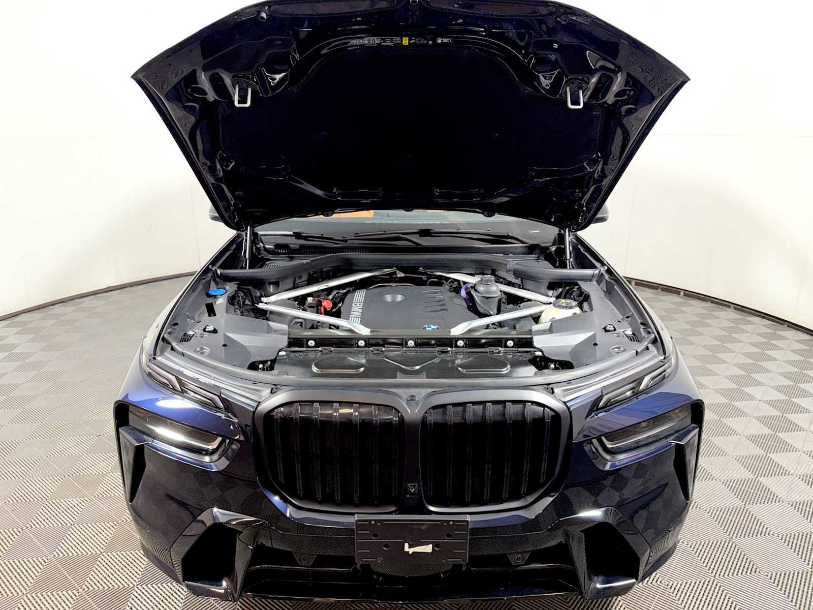 Used 2024 BMW X7 xDrive40i w/ M Sport Package AWD/4WD image 32