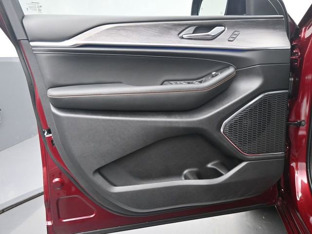 New 2025 Jeep Grand Cherokee L Overland w/ Trailer Tow Package image 12