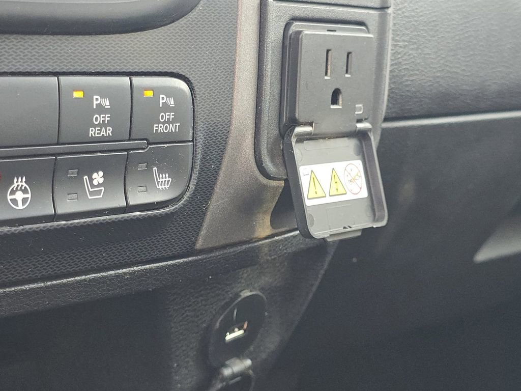 Used 2018 RAM 2500 Power Wagon w/ Leather & Luxury Group image 32