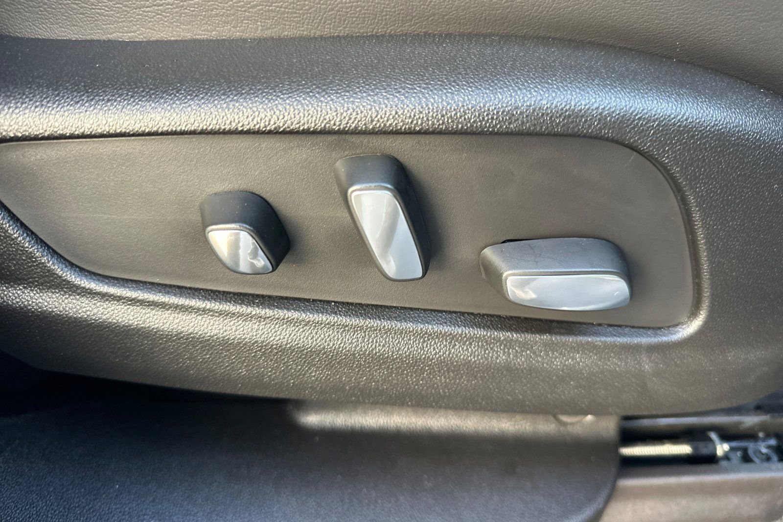 Used 2025 Cadillac XT6 Premium Luxury w/ Technology Package image 24