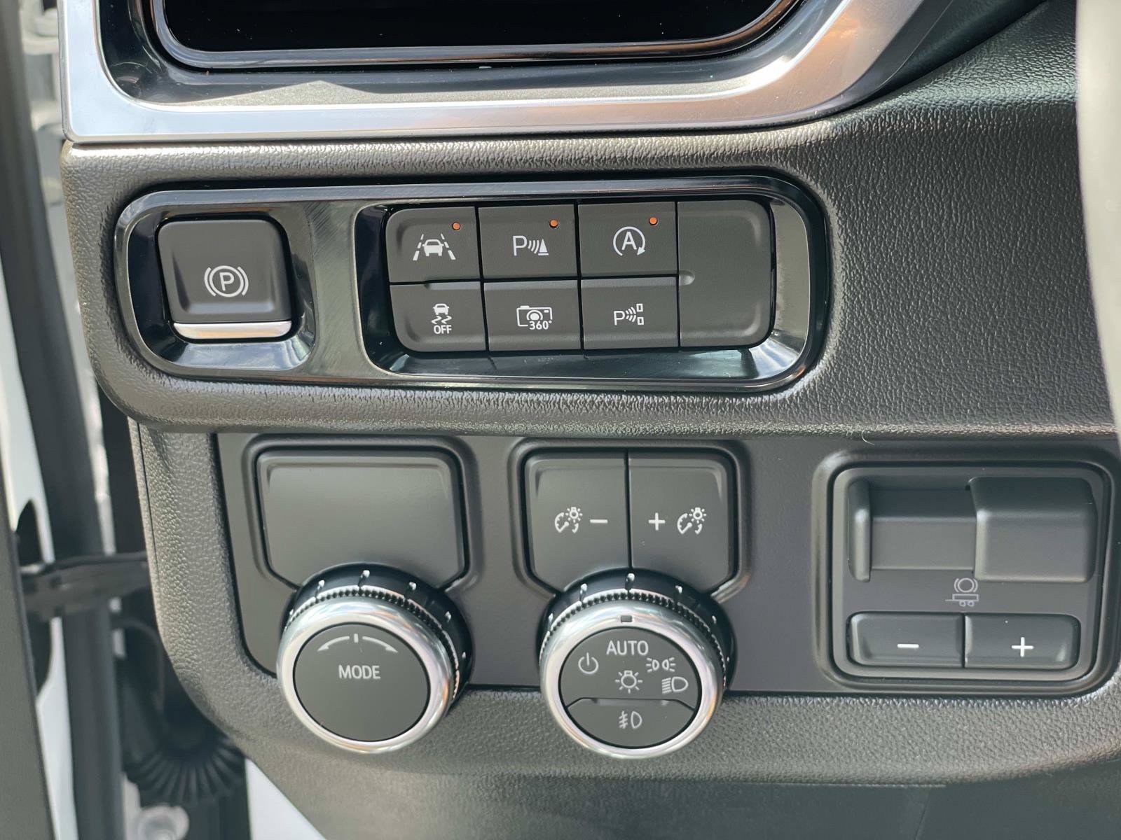 New 2026 GMC Yukon XL Elevation w/ Elevation Premium Package RWD image 19