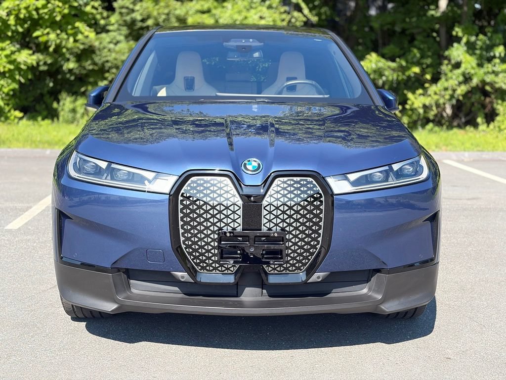 Used 2024 BMW iX xDrive50 w/ Premium Package AWD/4WD image 9