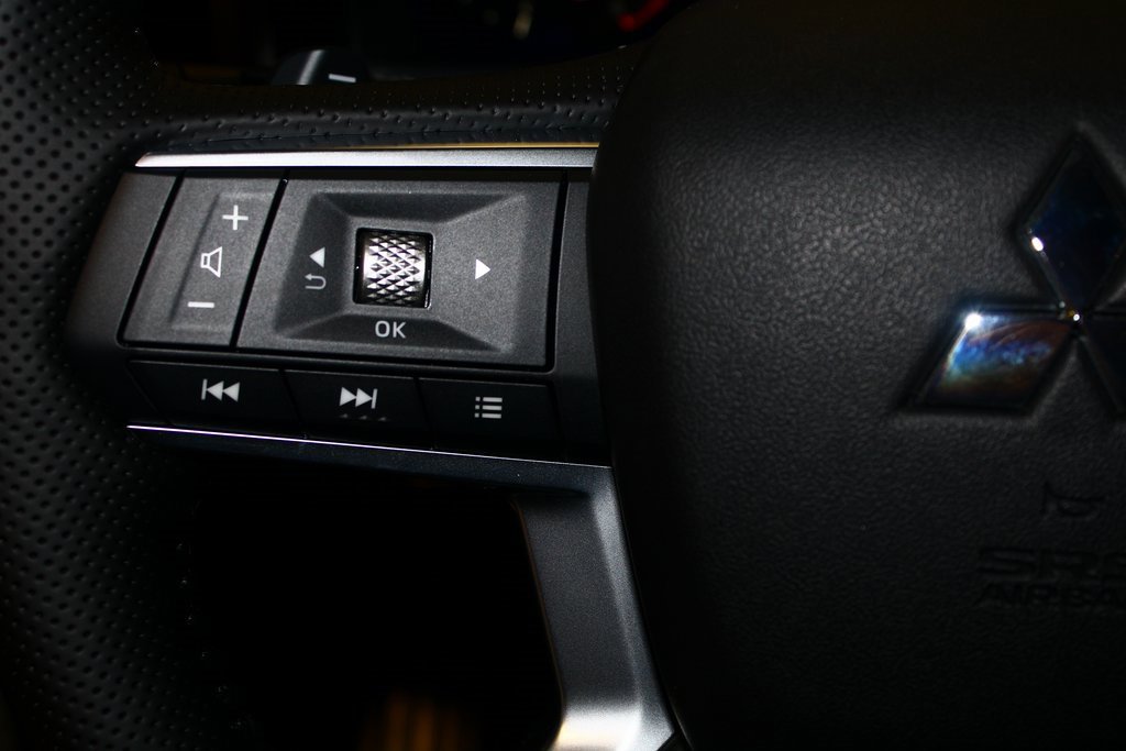 New 2026 Mitsubishi Outlander SEL image 11