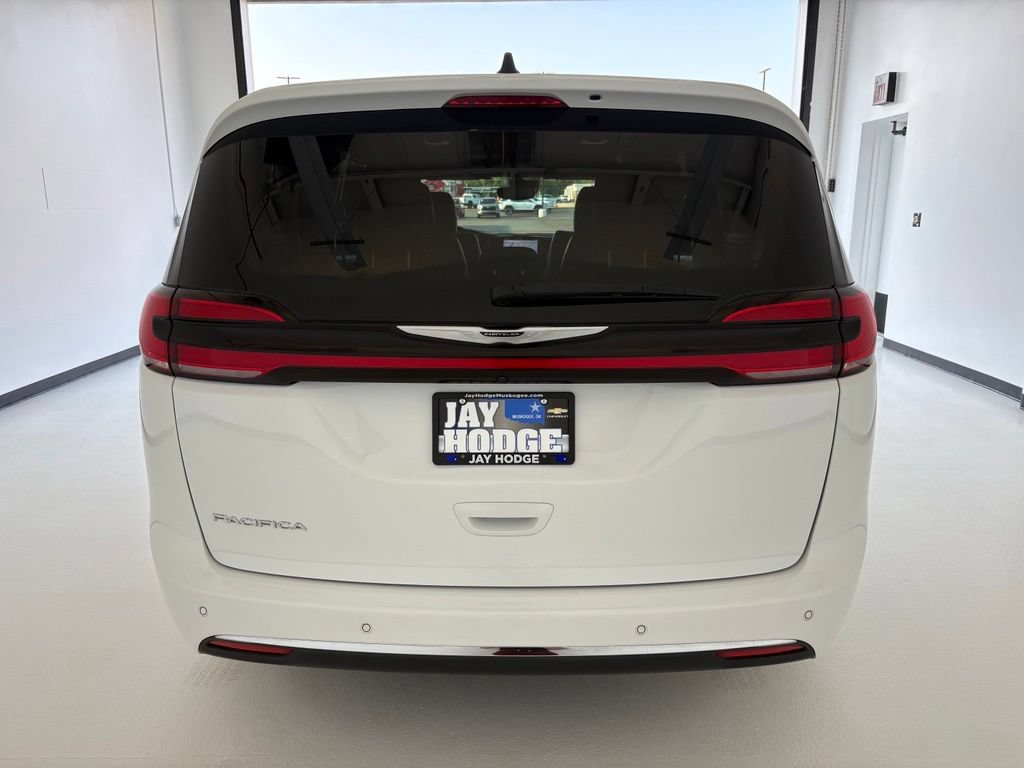 Used 2025 Chrysler Pacifica Select FWD image 22
