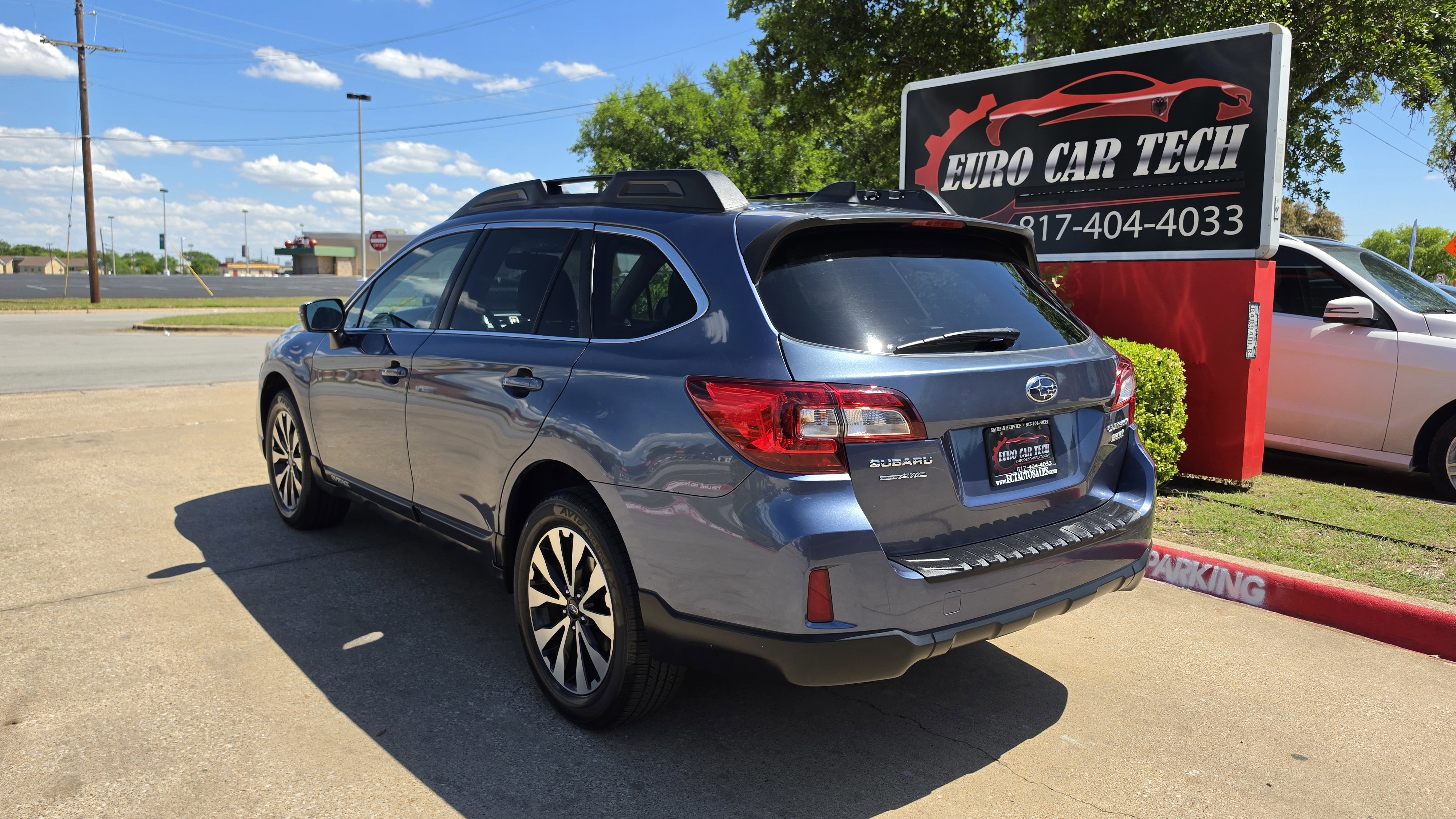 Used 2017 Subaru Outback 2.5i Limited AWD/4WD image 3