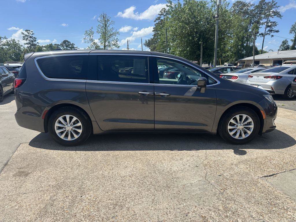 Used 2019 Chrysler Pacifica Touring Plus FWD image 4