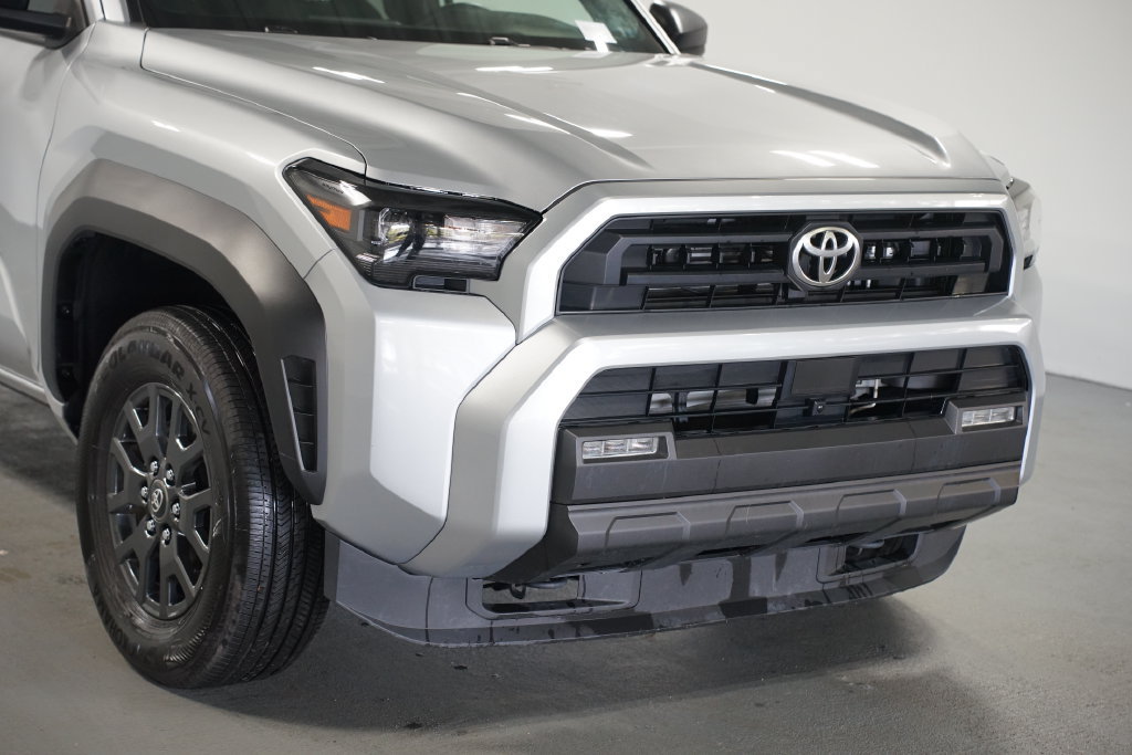 Certified 2026 Toyota 4Runner SR5 AWD/4WD image 4
