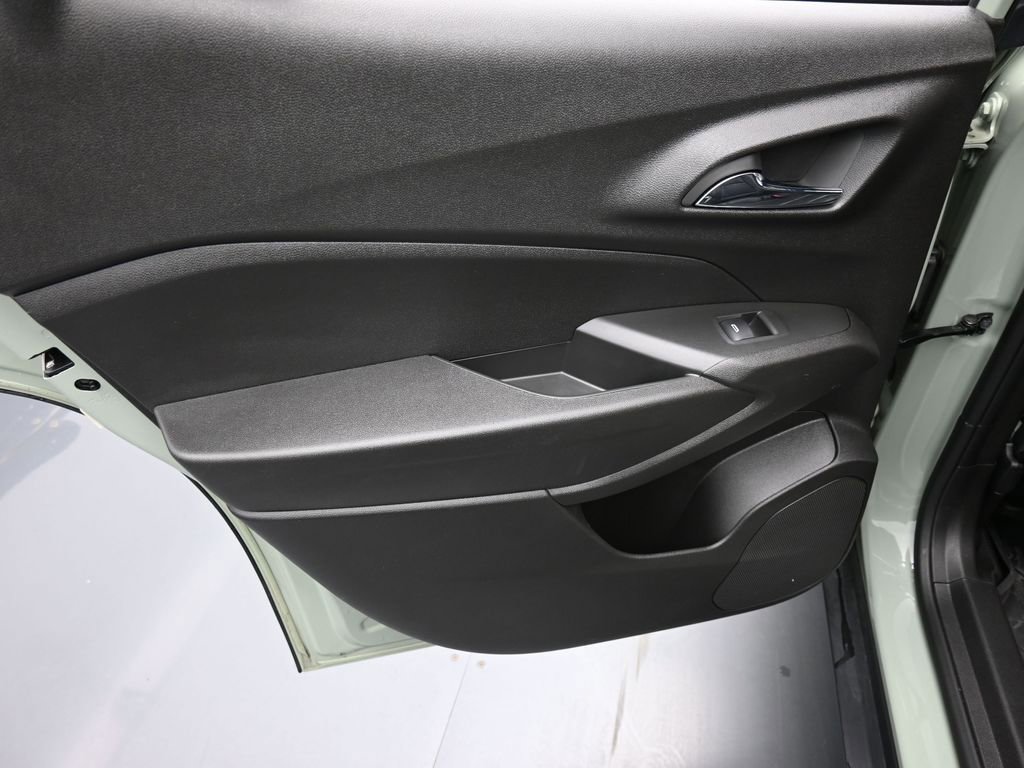 Used 2024 Chevrolet Trax RS w/ Driver Confidence Package image 11