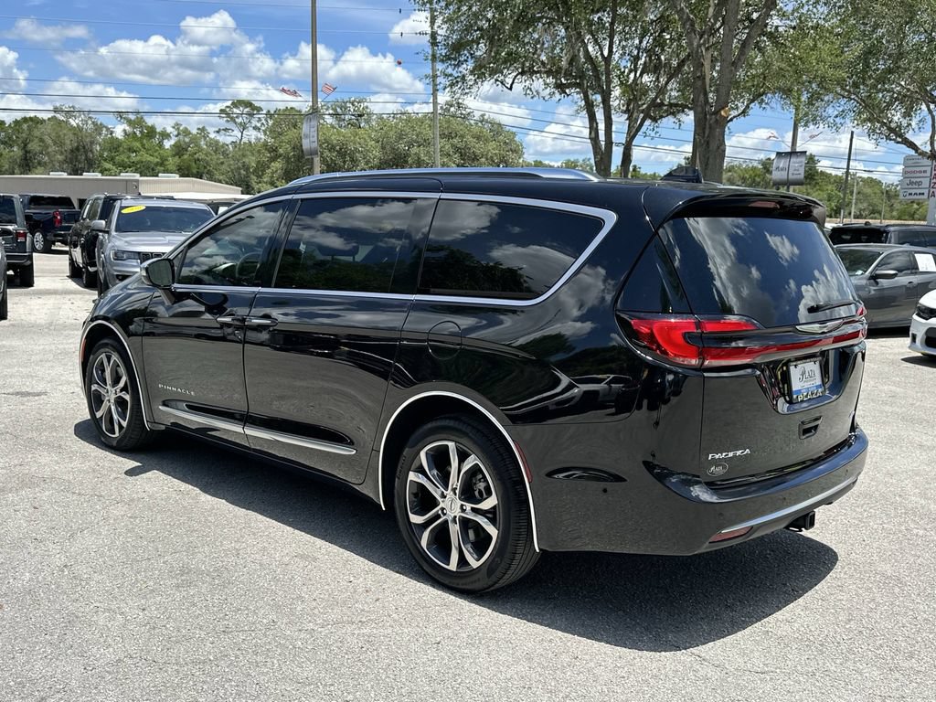 Certified 2024 Chrysler Pacifica Pinnacle w/ Trailer Tow Group AWD/4WD image 5