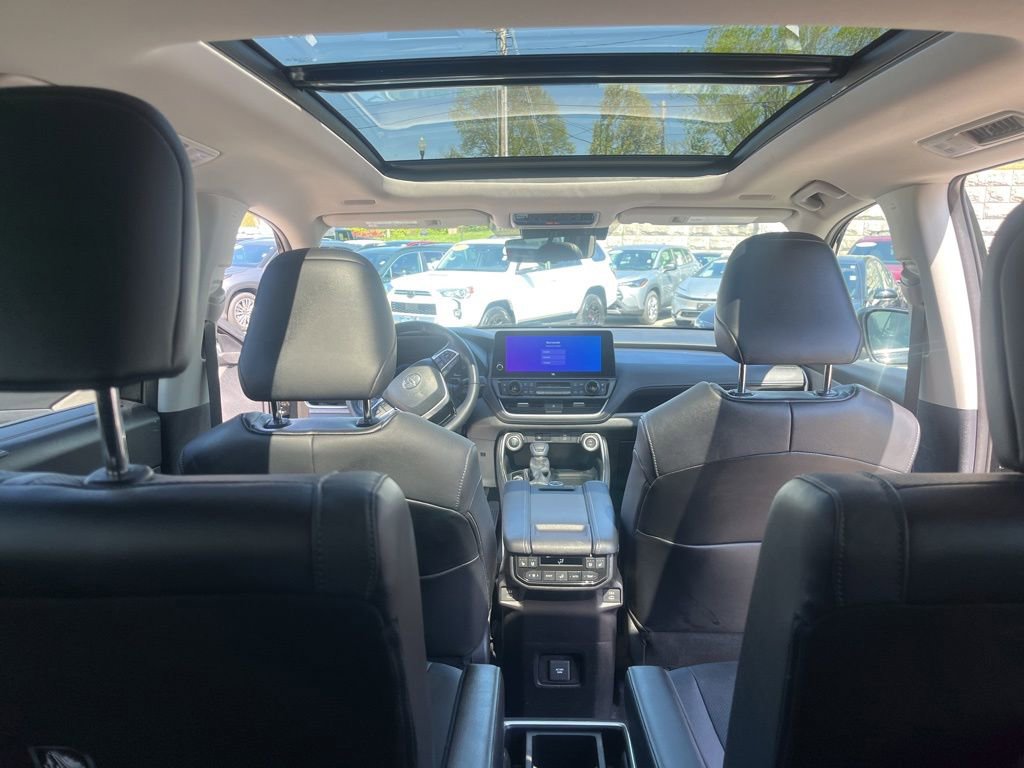 Used 2024 Toyota Grand Highlander AWD image 16