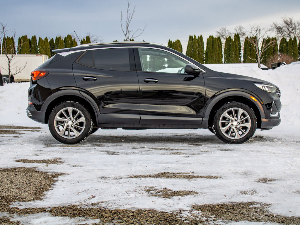 Used 2022 Buick Encore GX Essence w/ Experience Buick Package image 2