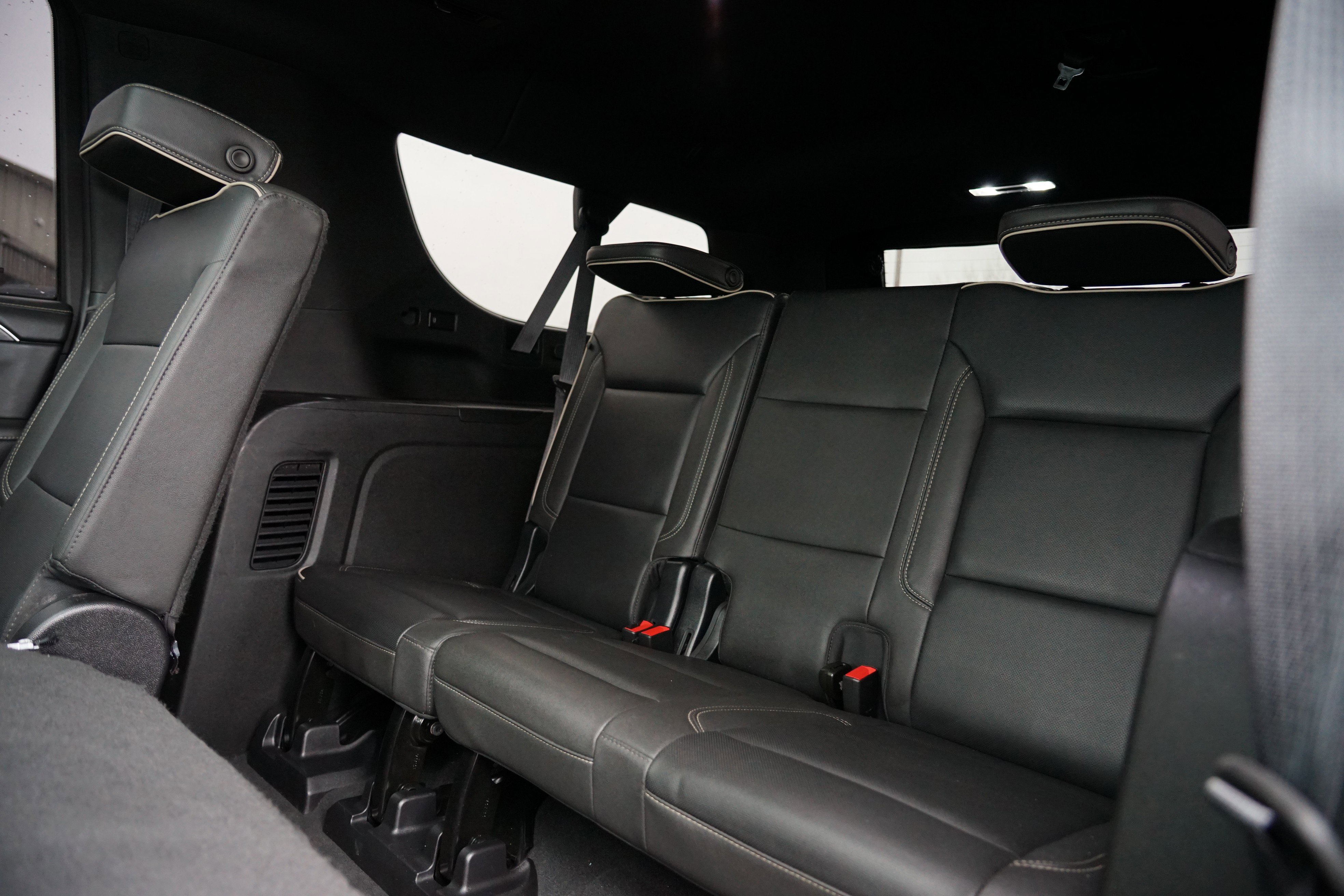Used 2023 GMC Yukon XL SLT image 29