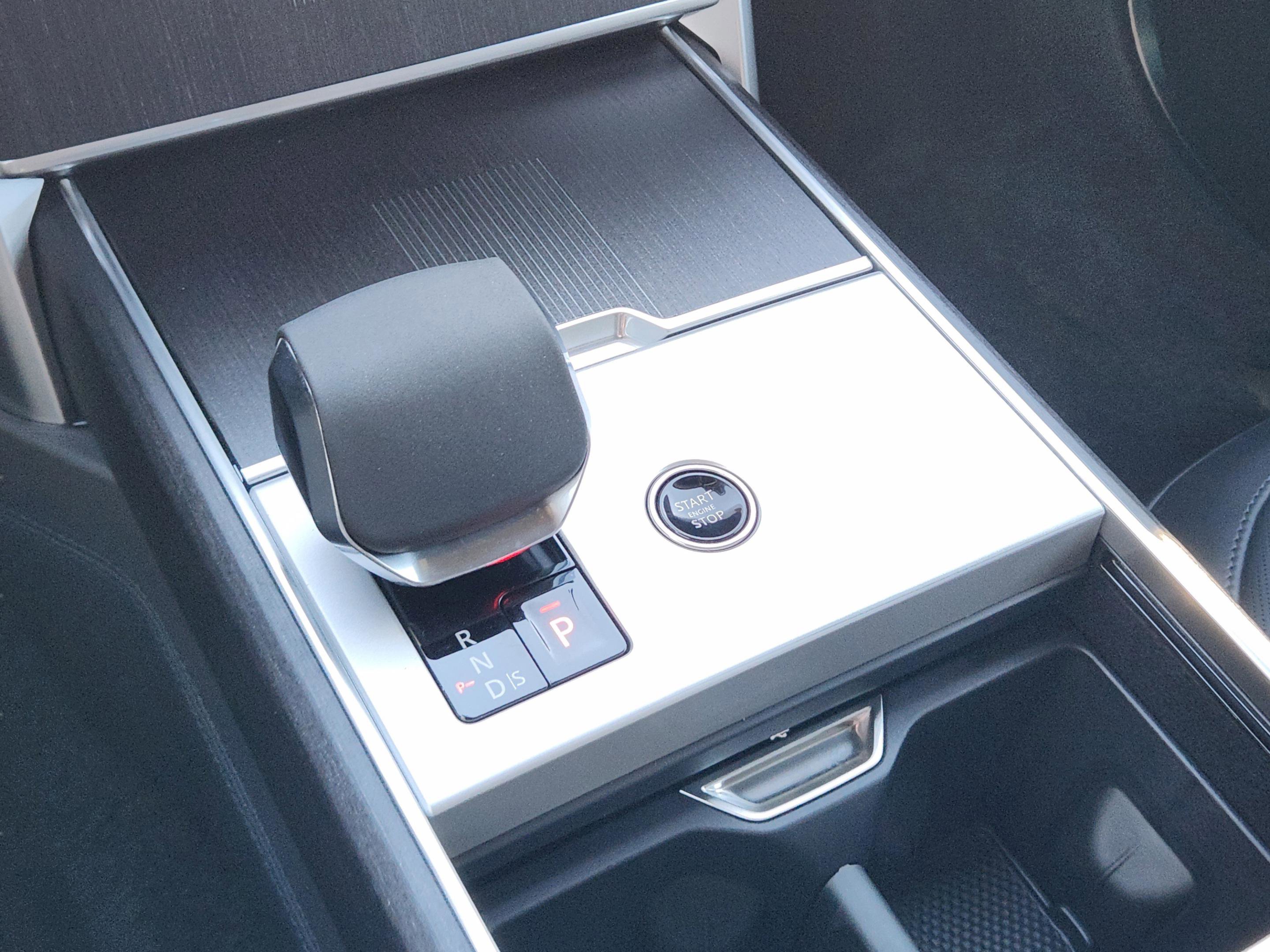 New 2026 Land Rover Range Rover Long Wheelbase Autobiography image 14