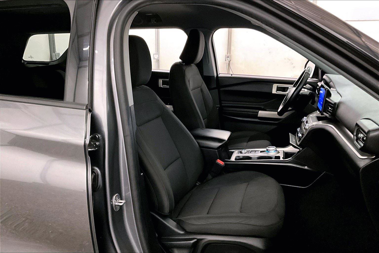 Used 2022 Ford Explorer XLT image 8