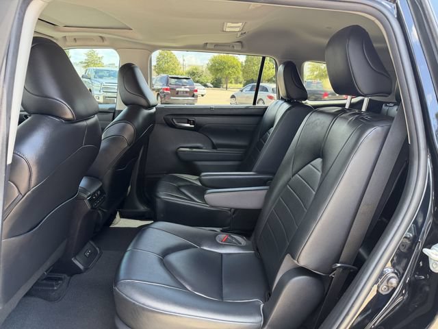 Used 2023 Toyota Highlander XLE FWD image 26