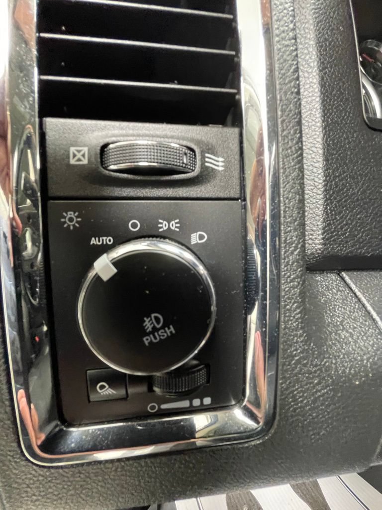 Used 2018 RAM 2500 Laramie w/ Snow Chief Group AWD/4WD image 14