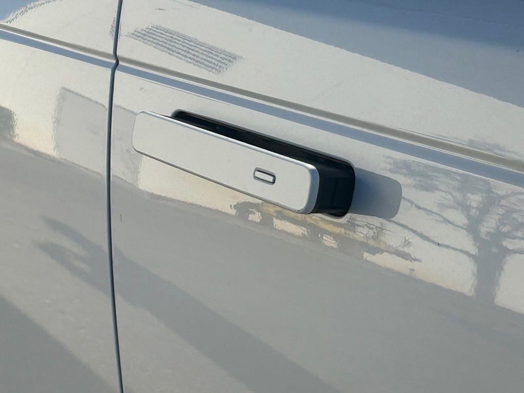 Used 2025 Land Rover Range Rover Velar Dynamic SE image 19