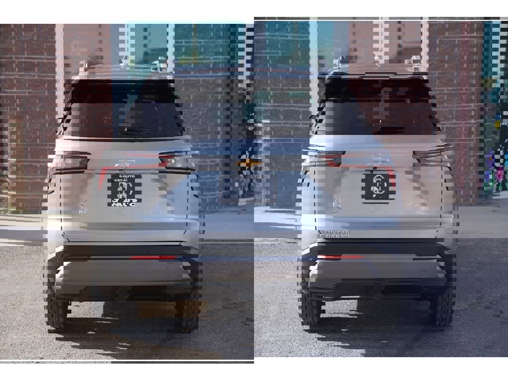 Used 2025 Chevrolet Equinox LT w/ Convenience Package II image 3