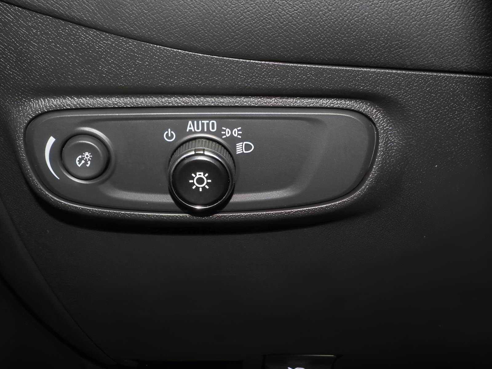 Used 2024 Chevrolet Equinox RS w/ LPO, Floor Liner Package FWD image 27