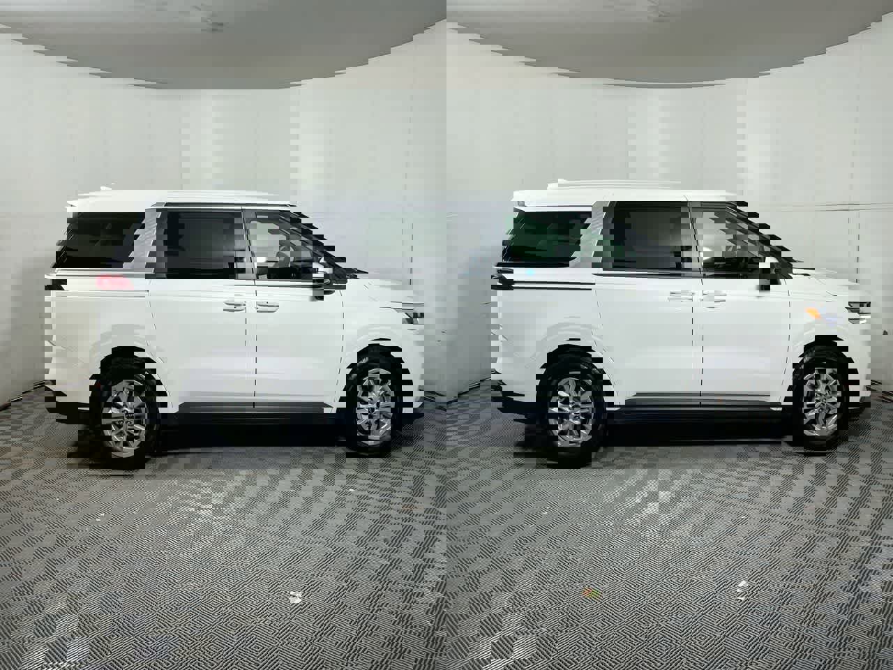 Used 2024 Kia Carnival LX image 9