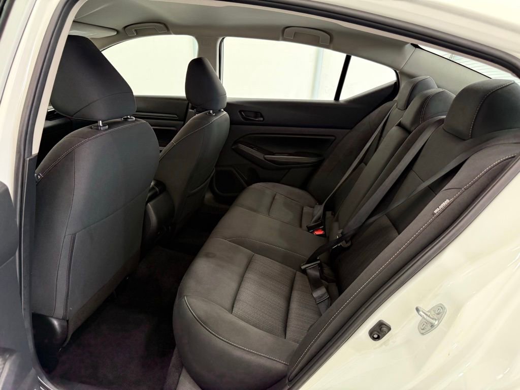 Used 2025 Nissan Altima 2.5 SV FWD image 15