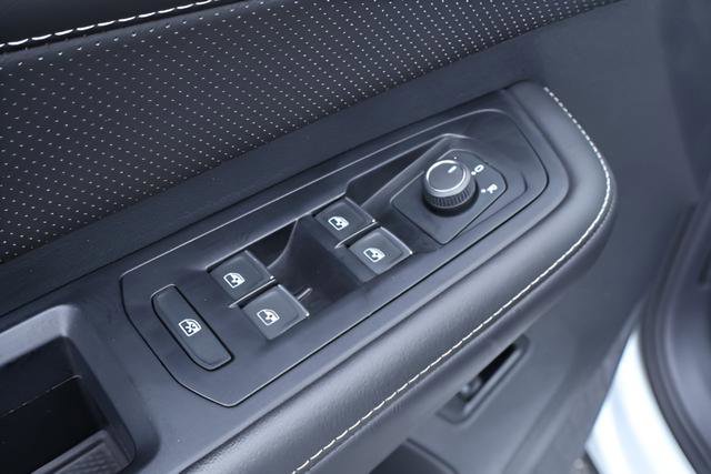 Certified 2025 Volkswagen Atlas SE FWD image 13