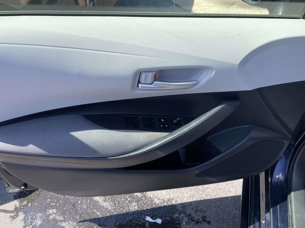 Used 2020 Toyota Corolla LE image 25