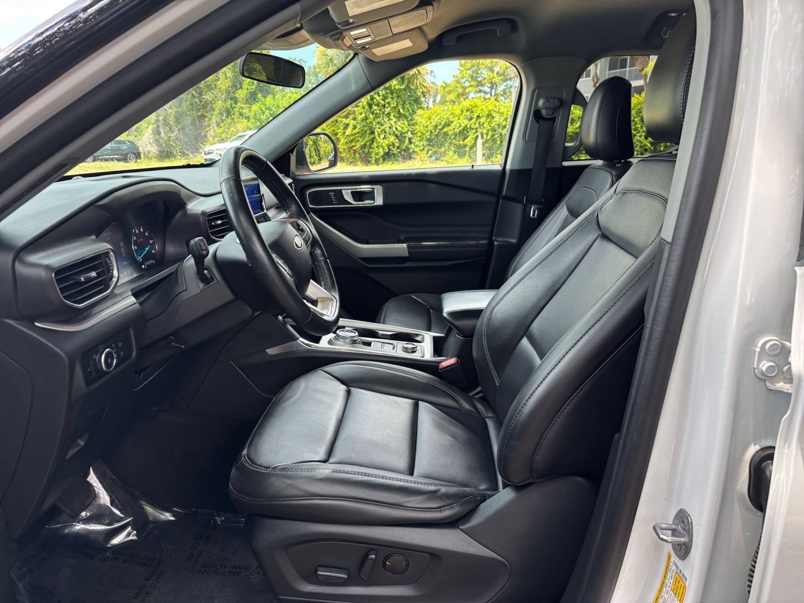 Used 2023 Ford Explorer XLT w/ Equipment Group 202A AWD/4WD image 28